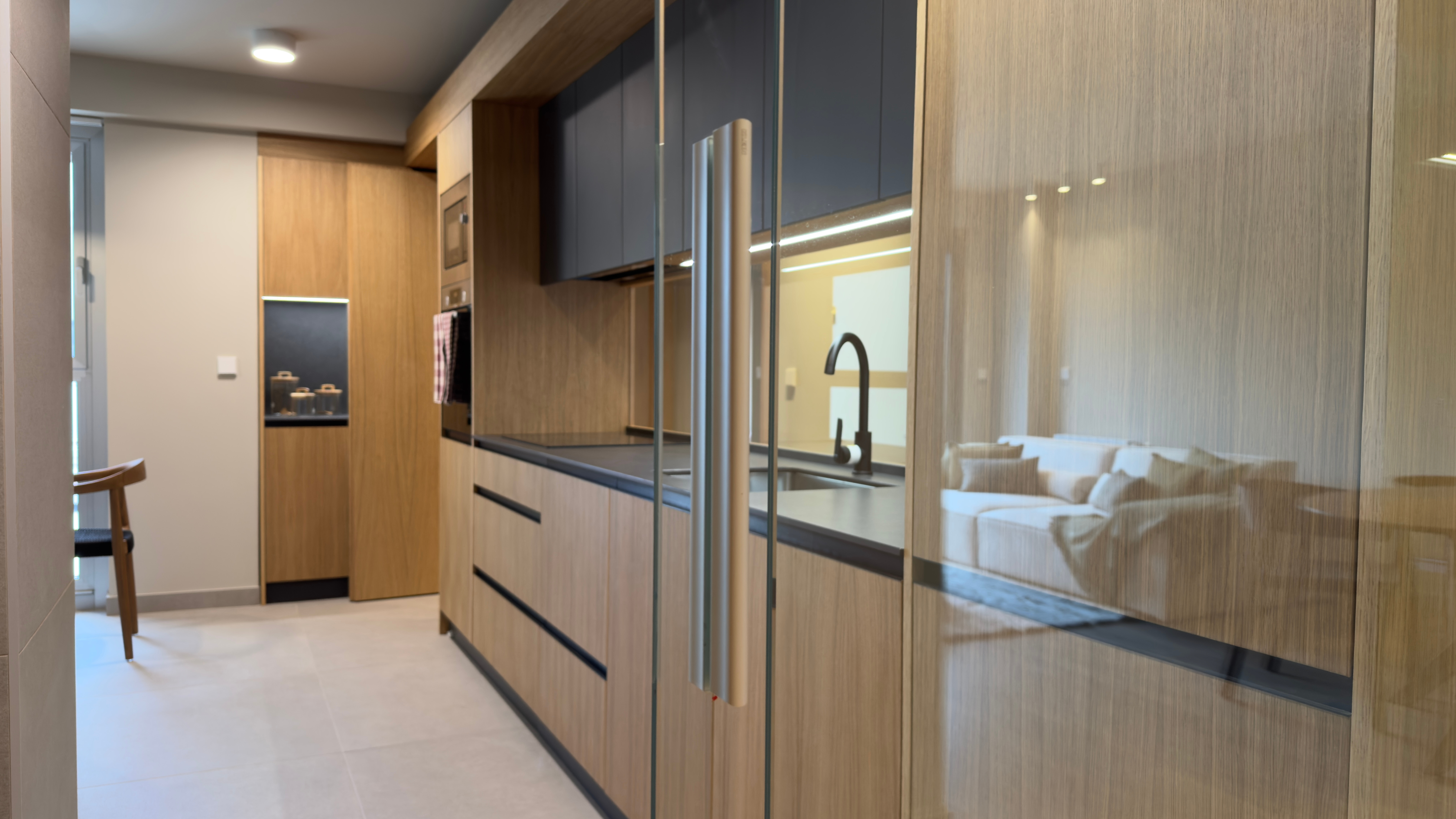 Cocina con electrodomésticos BOSCH y encimera DEKTON